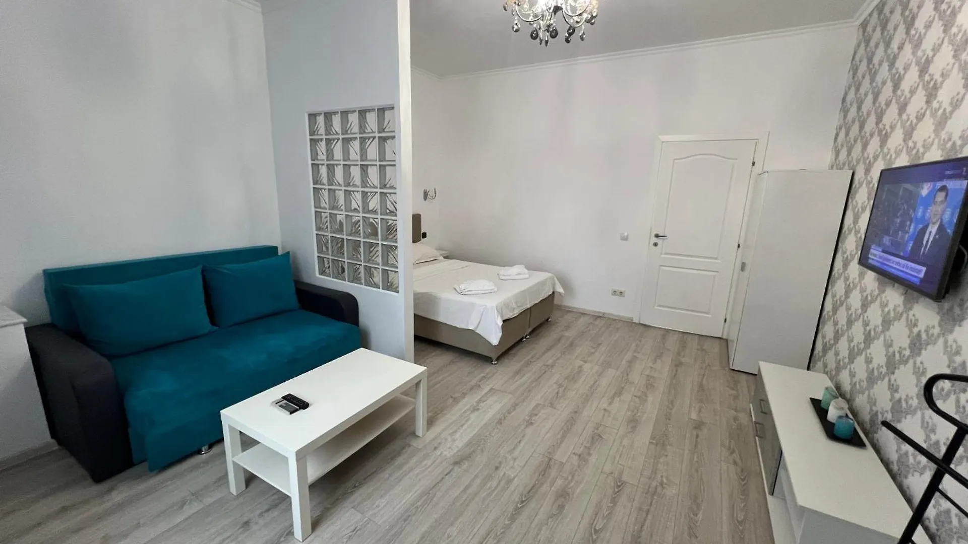 Bright & Beautiful Studio In Prime Location Walk To Everything Bucharest Romania