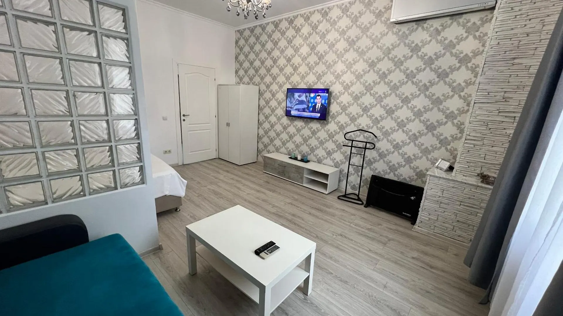 Bright & Beautiful Studio In Prime Location Walk To Everything Bucharest Apartment