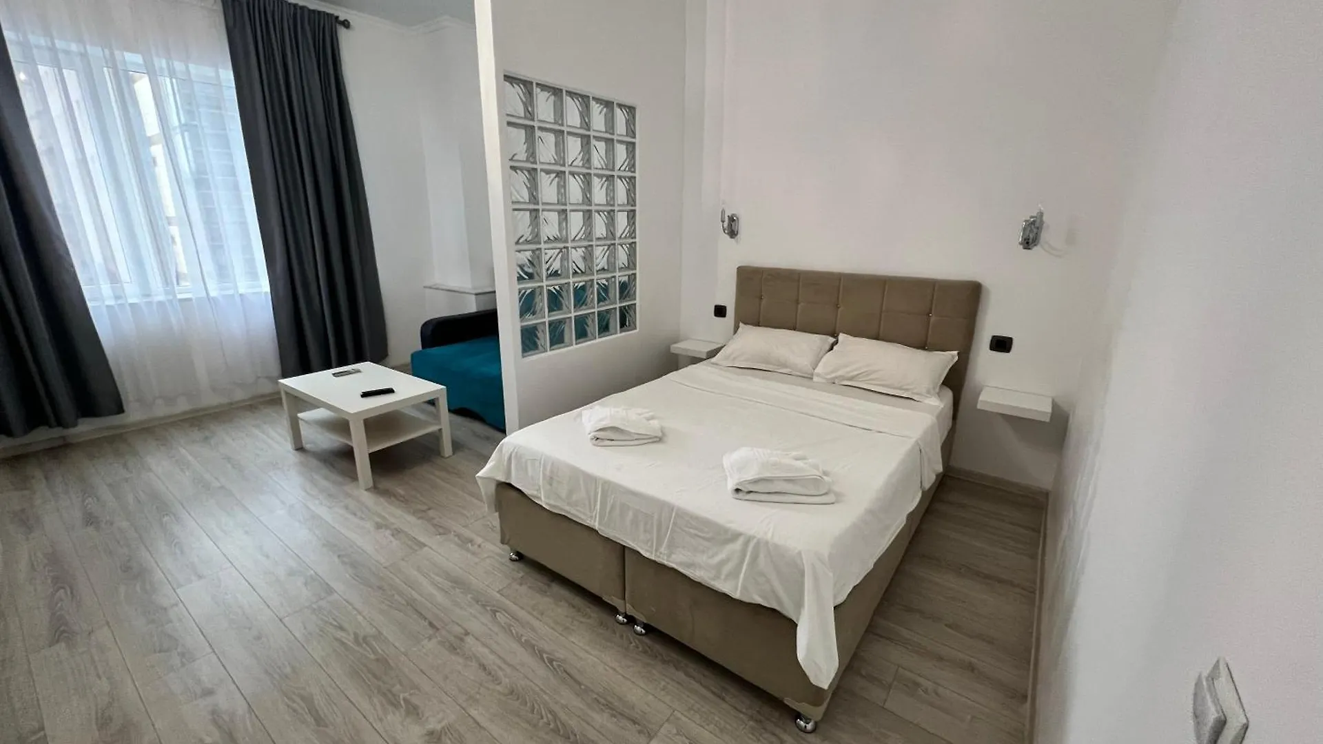 Apartment Bright & Beautiful Studio In Prime Location Walk To Everything Bucharest