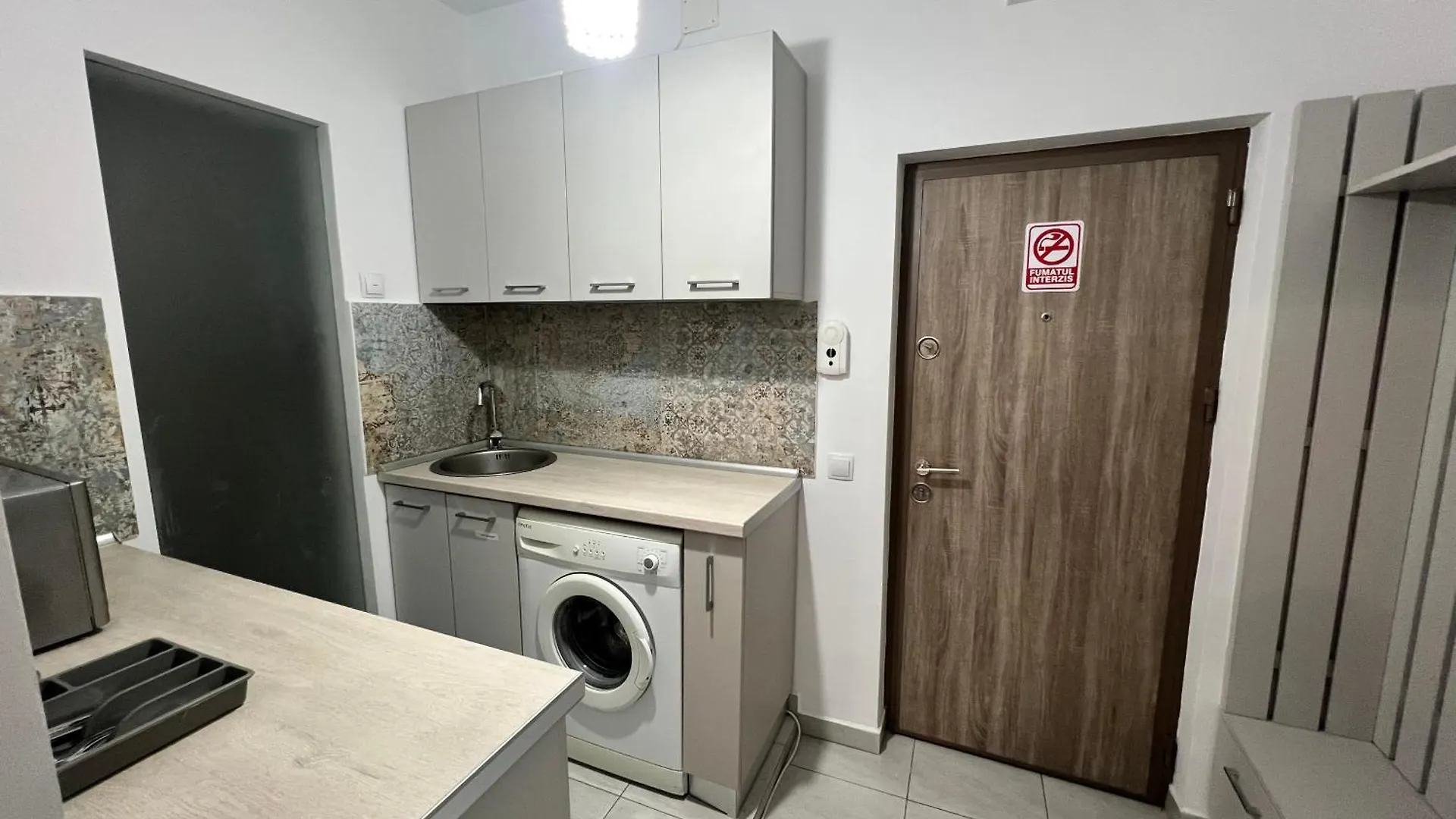 Bright & Beautiful Studio In Prime Location Walk To Everything Bukarest